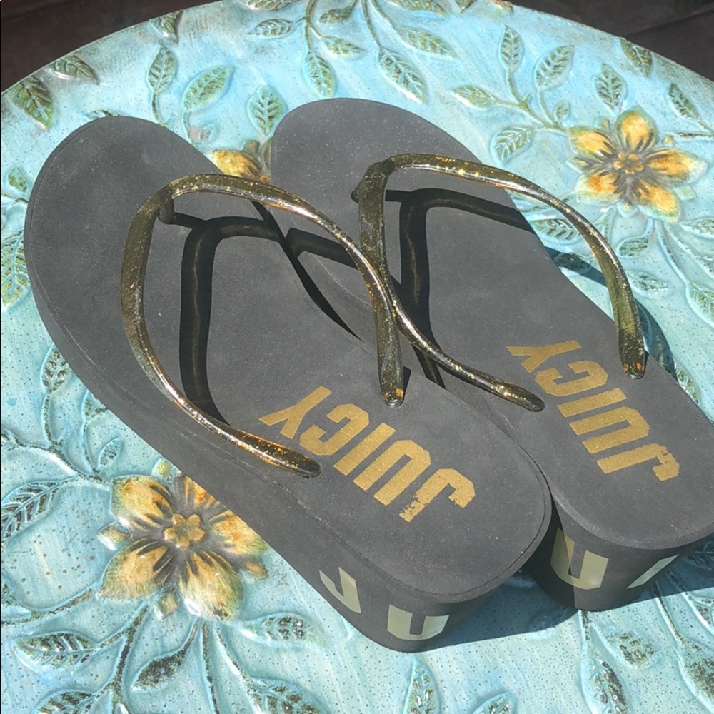 Juicy Couture Slippers - Picture 9 of 12